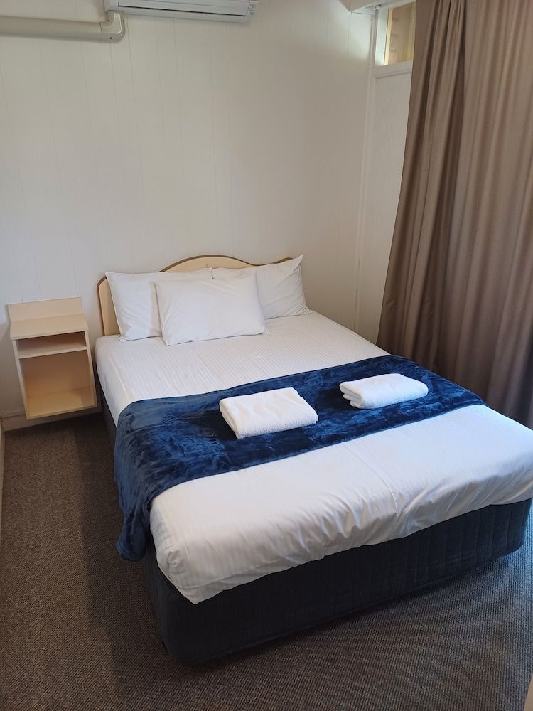 Billabong Motel Family Room 3