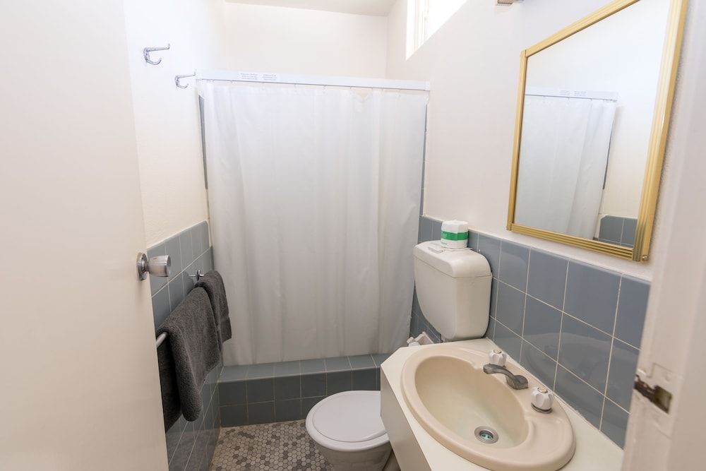 Billabong Motel Family Room 6