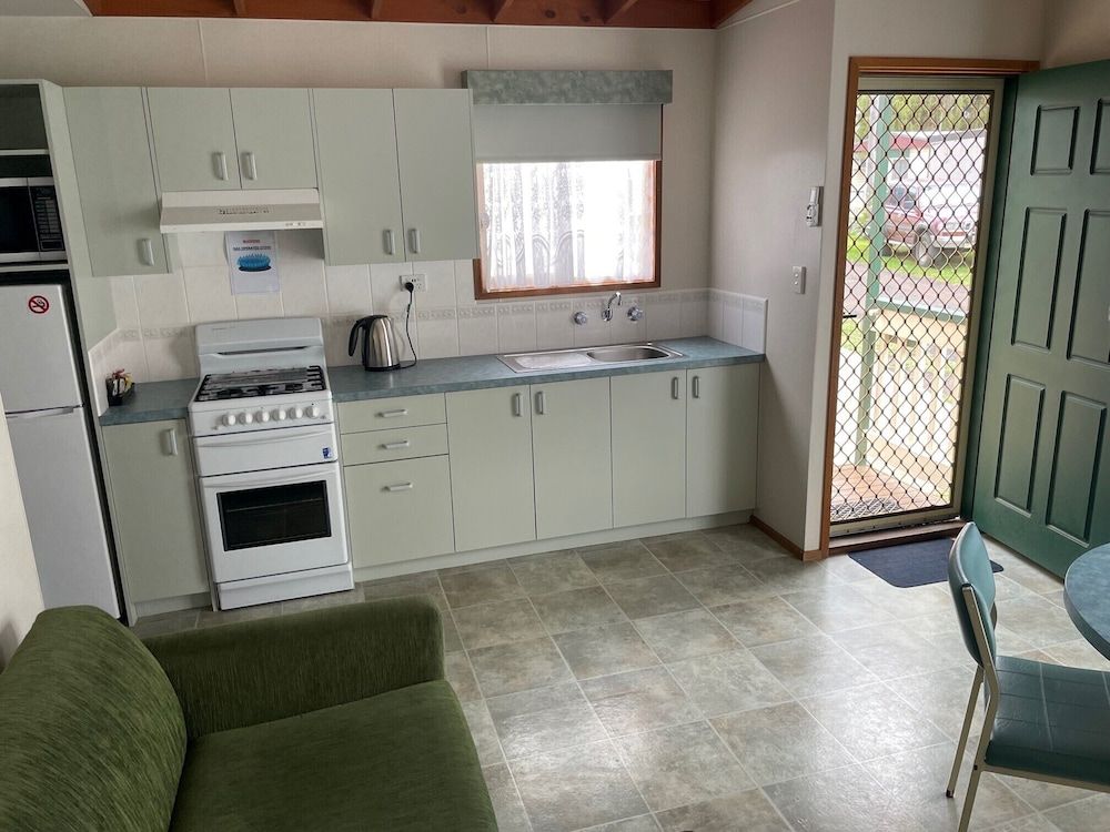 Dylene Holiday Park Superior Ocean View 2 Bedroom Cabin 3