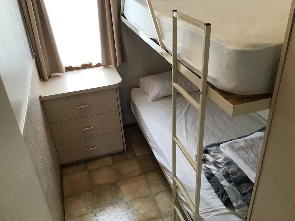 Dylene Holiday Park Standard 2 Bedroom Cabin