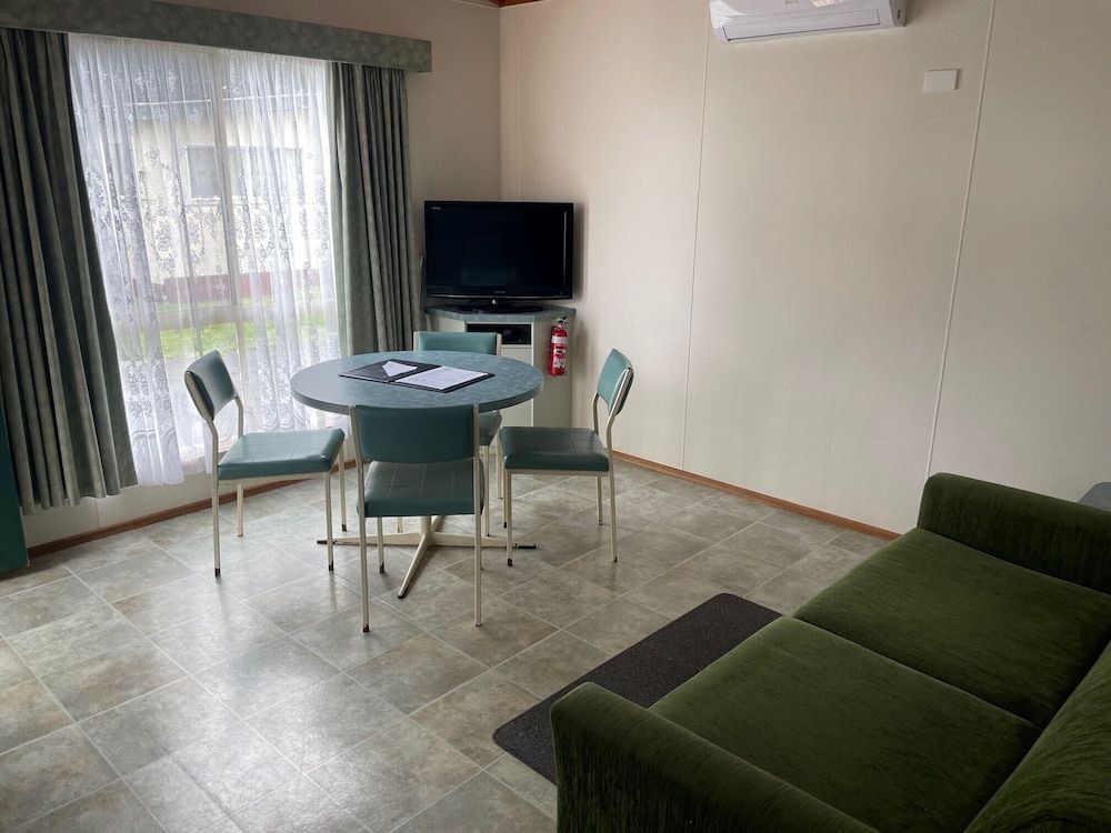 Dylene Holiday Park Superior Ocean View 2 Bedroom Cabin 5