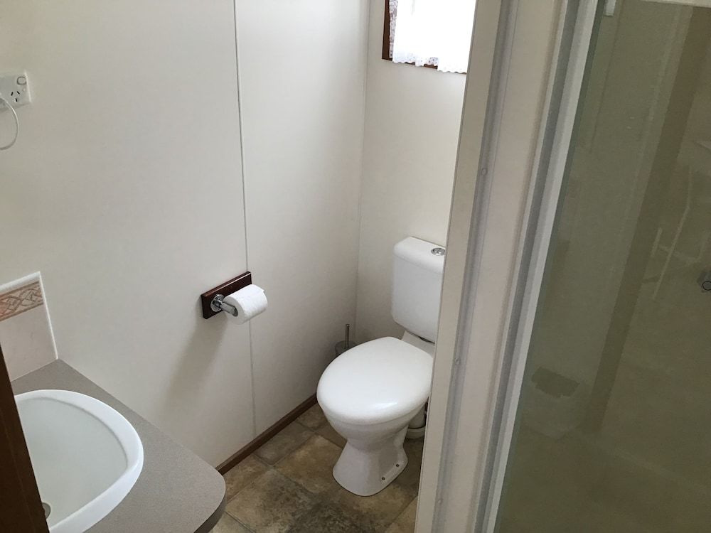 Dylene Holiday Park Standard 2 Bedroom Cabin 4