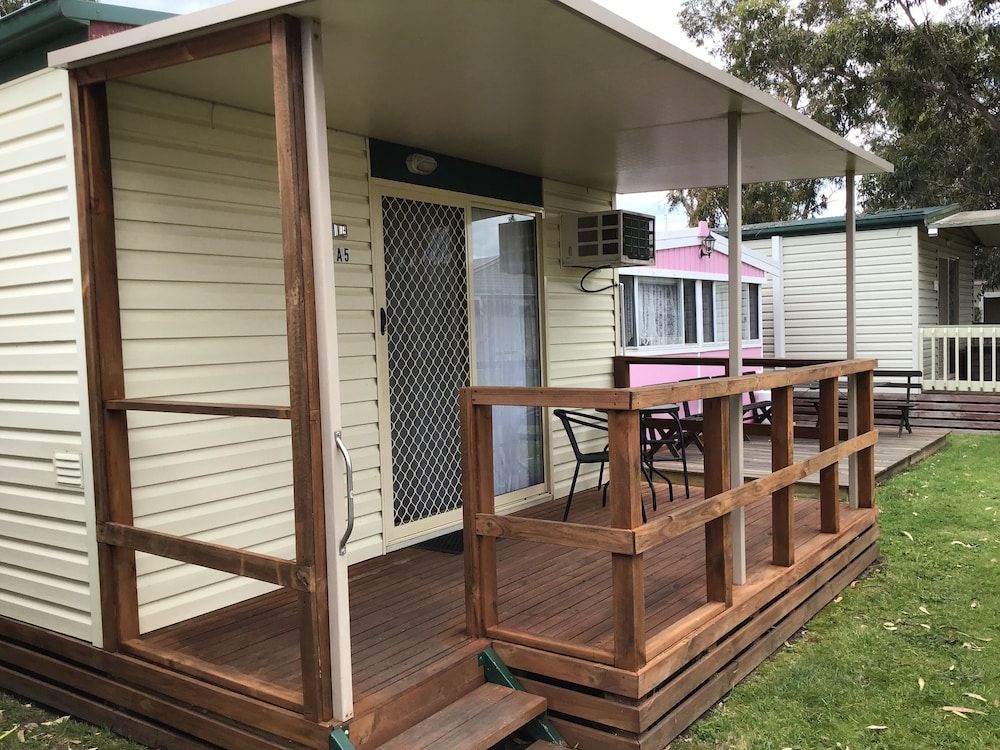 Dylene Holiday Park Standard 2 Bedroom Cabin 3