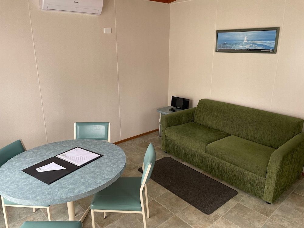 Dylene Holiday Park Superior Ocean View 2 Bedroom Cabin 4