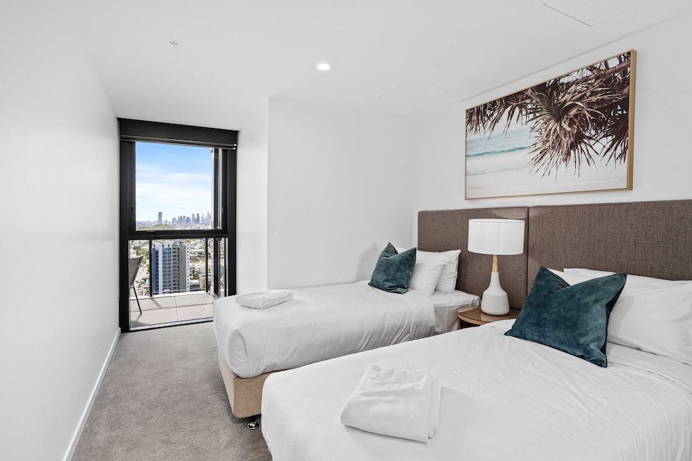 Two Bedroom Two Bathroom Ocean View Apartment - Level 24
