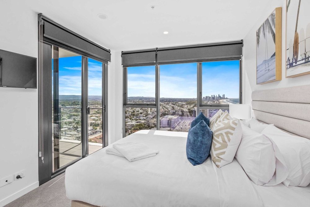 Two Bedroom Two Bathroom Ocean View Apartment - Level 24