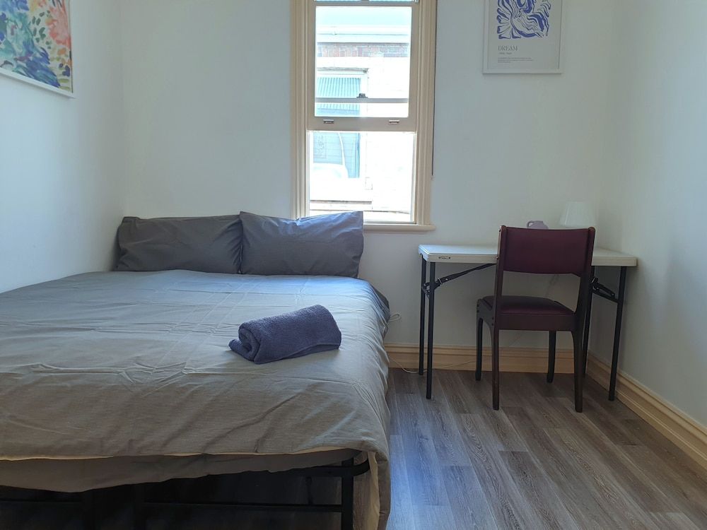 Fitzroy Private Rooms @ 132 Nicholson Homestay Standard Double Room with Shared Bathroom, 1 Double Bed, Non Smoking 3