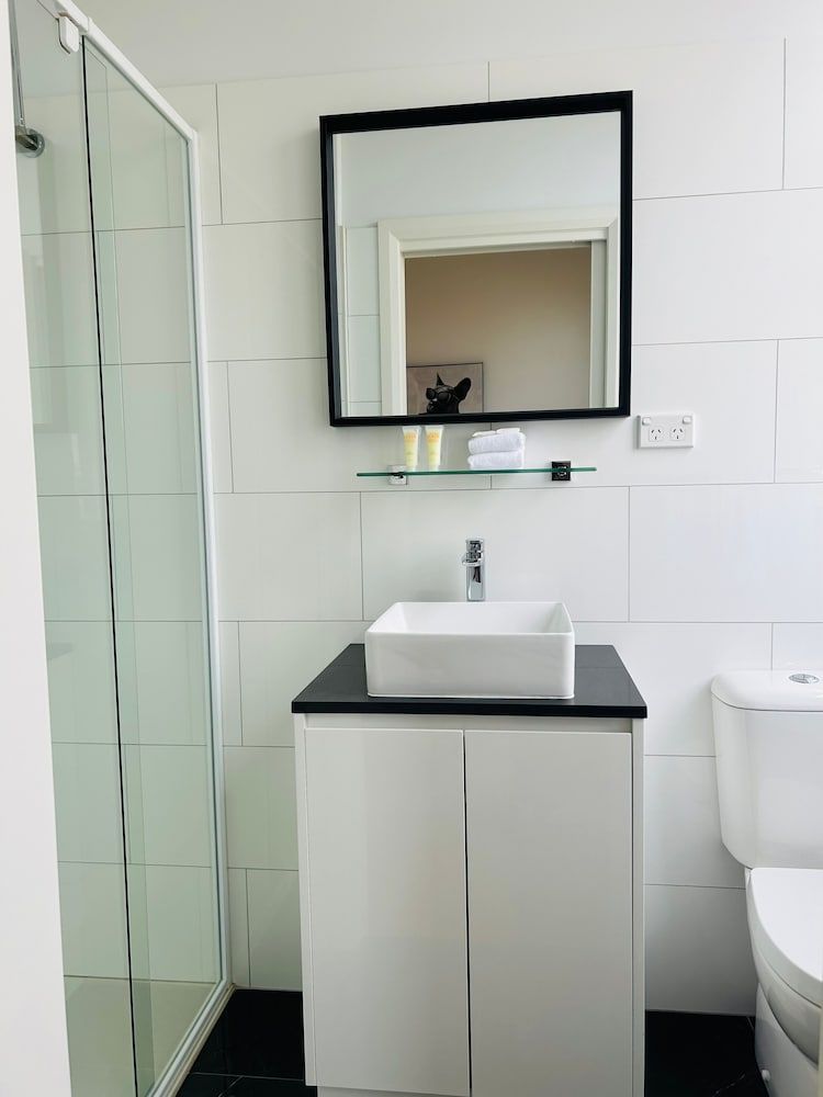 ARK Apartments Apartment, 1 King Bed, City View 3