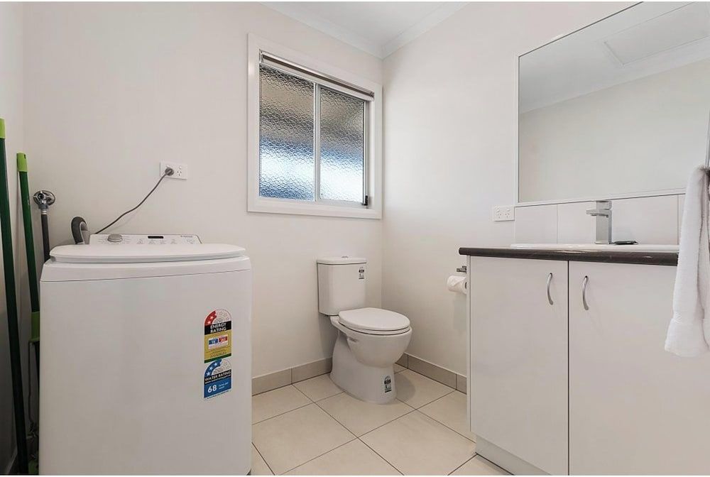 Discovery Parks Moama Waters Deluxe 2 Bedroom Cabin - Sleeps 4 5