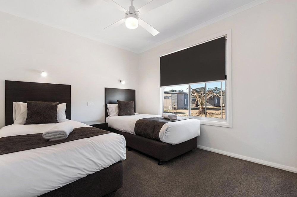 Discovery Parks Moama Waters Deluxe 2 Bedroom Cabin - Sleeps 4 2