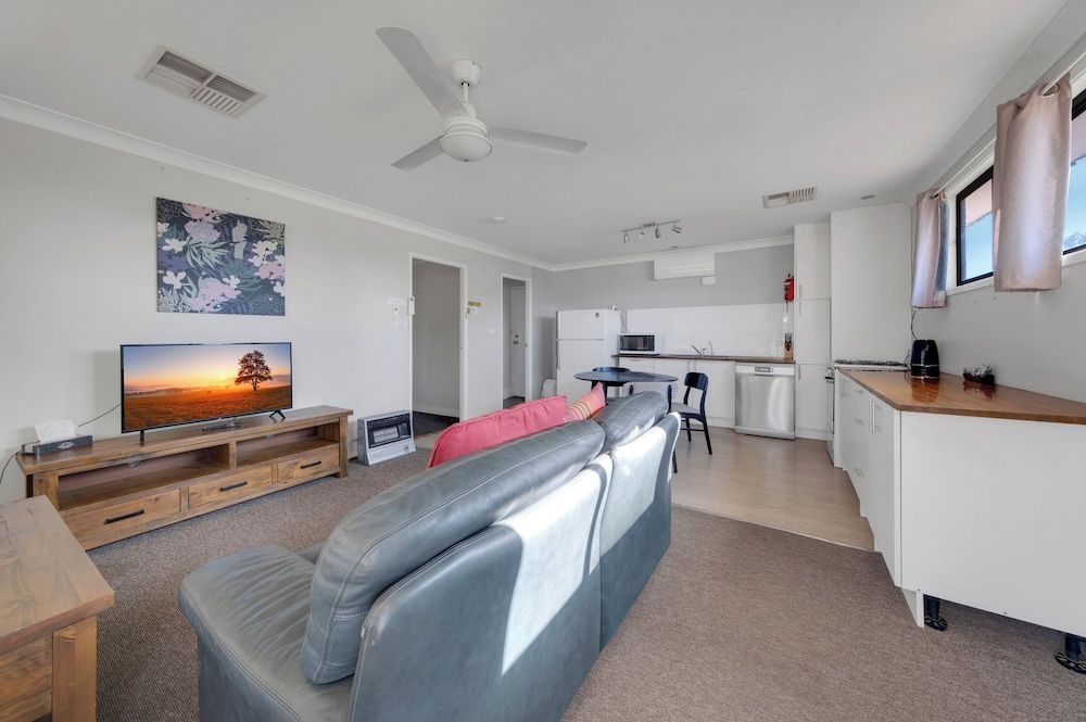 Tamworth Holiday Park Standard 2 Bedroom House - Not Pet Friendly 5