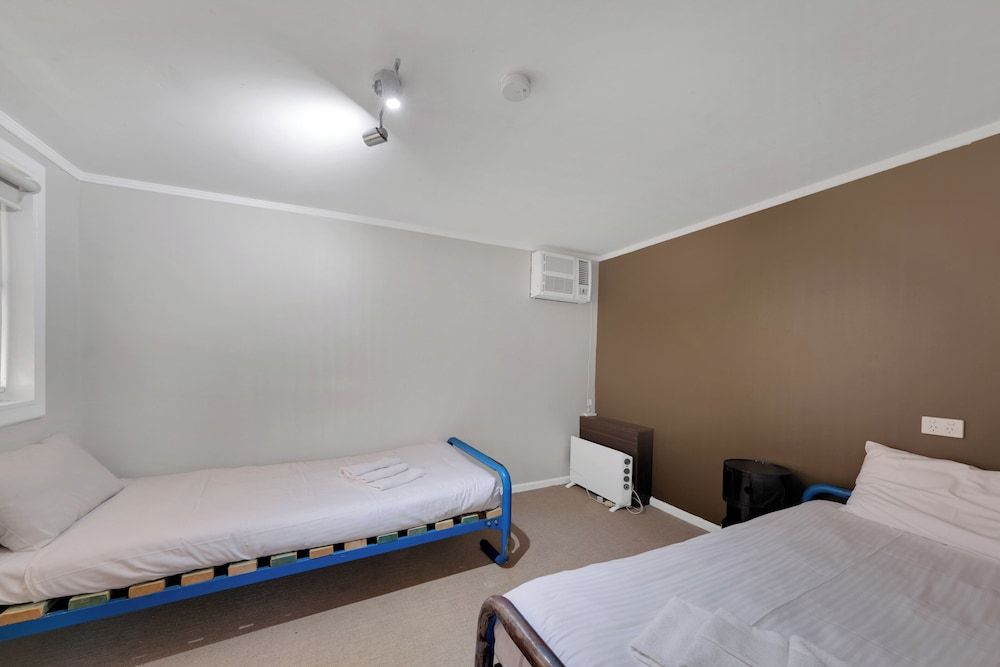 Tamworth Holiday Park Standard 2 Bedroom House - Not Pet Friendly 2