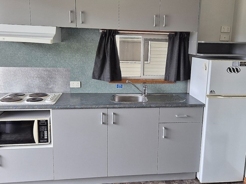 Tamworth Holiday Park Standard 1 Bedroom Cabin - Not Pet Friendly 4