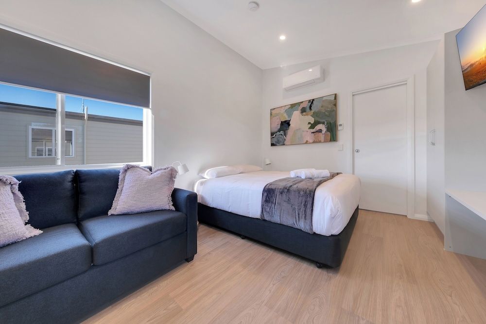 Deluxe Studio - Not Pet Friendly