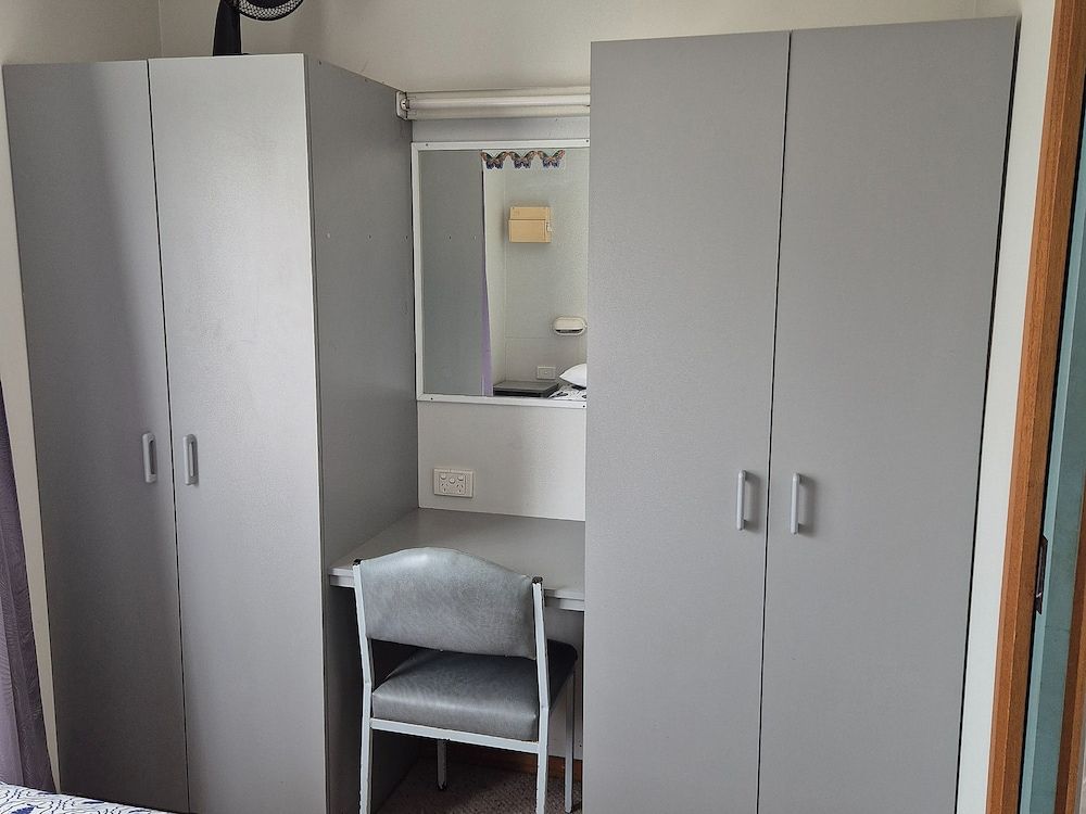 Tamworth Holiday Park Standard 1 Bedroom Cabin - Not Pet Friendly 6