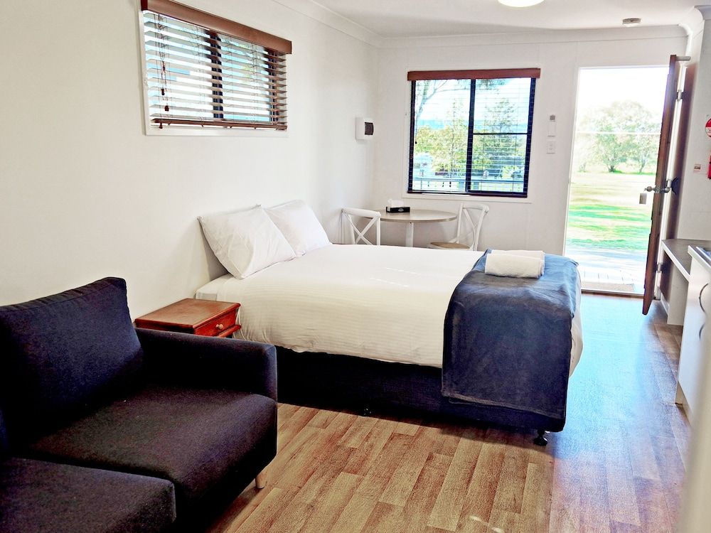 Tamworth Holiday Park Superior Studio Not Pet Friendly 2