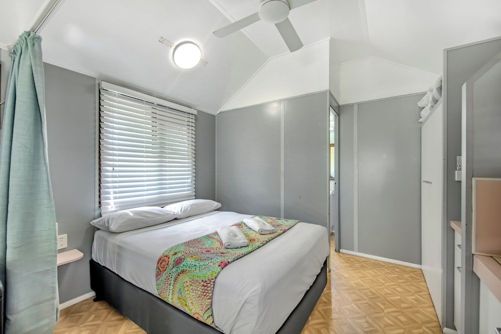 Hideaway Mission Beach Village Family Cabin, Park View, Poolside 2