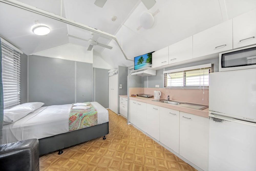 Hideaway Mission Beach Village Family Cabin, Park View, Poolside 3