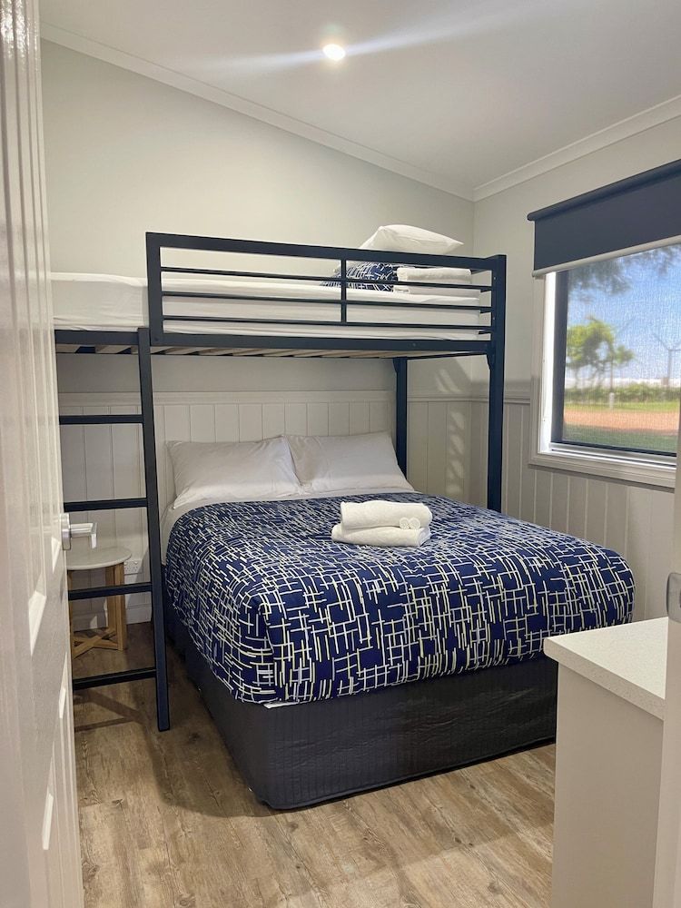 BIG4 Red Cliffs Holiday Park Premier Suite, Garden View