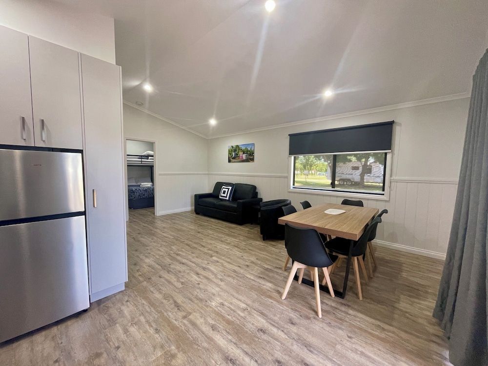 BIG4 Red Cliffs Holiday Park Premier Suite, Garden View 4