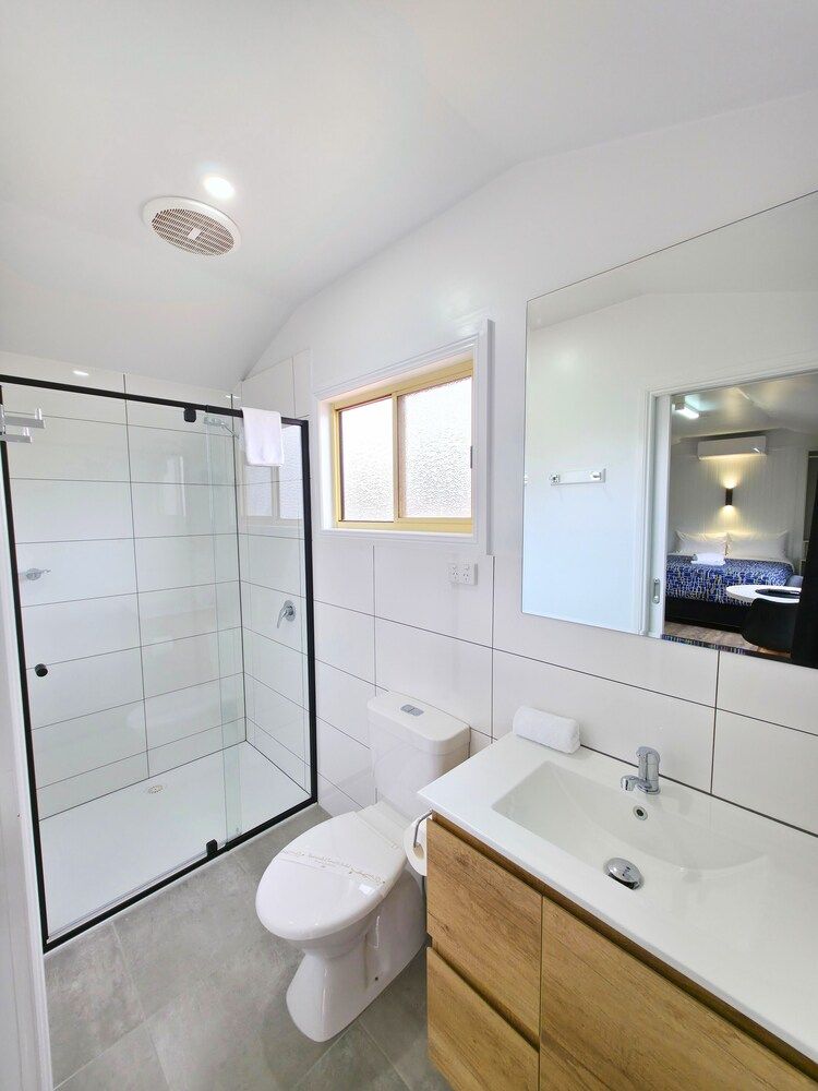 BIG4 Red Cliffs Holiday Park Basic Cabin, Garden View 6