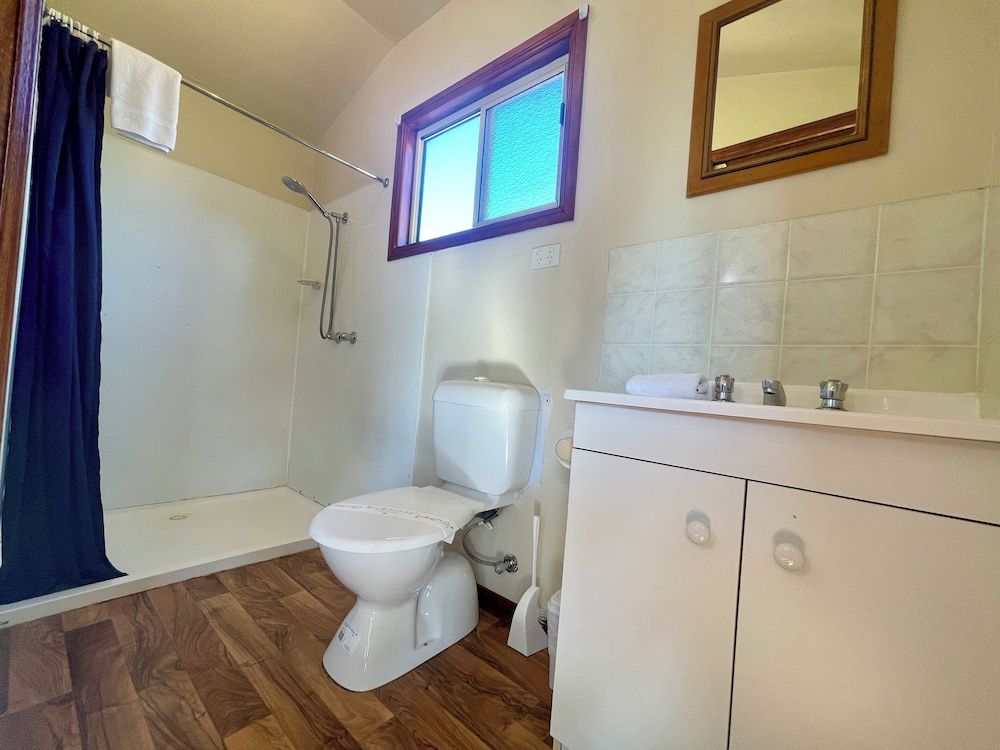 BIG4 Red Cliffs Holiday Park Basic Cabin, Garden View 5