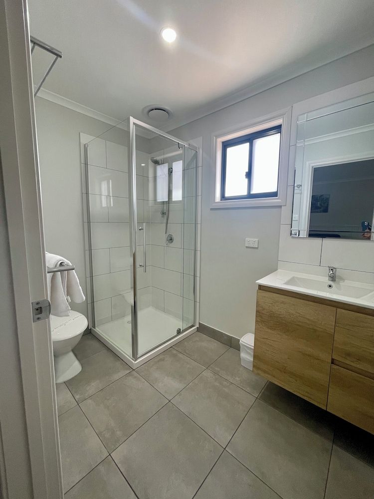 BIG4 Red Cliffs Holiday Park Premier Suite, Garden View 3