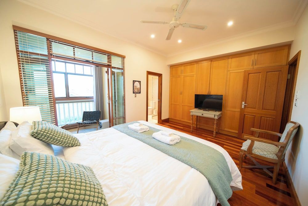 Economy Townhome, Balcony