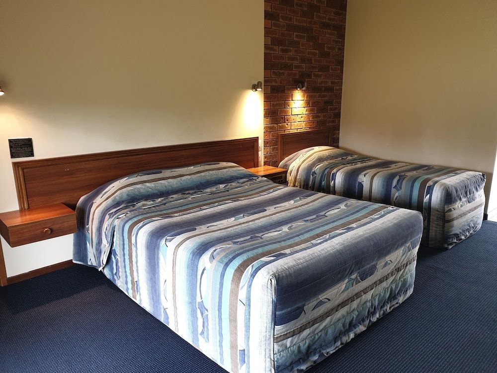 Finley Palm Motor Inn Quadruple Room