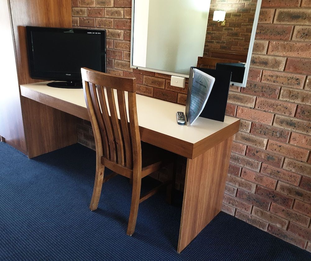 Finley Palm Motor Inn Quadruple Room 7