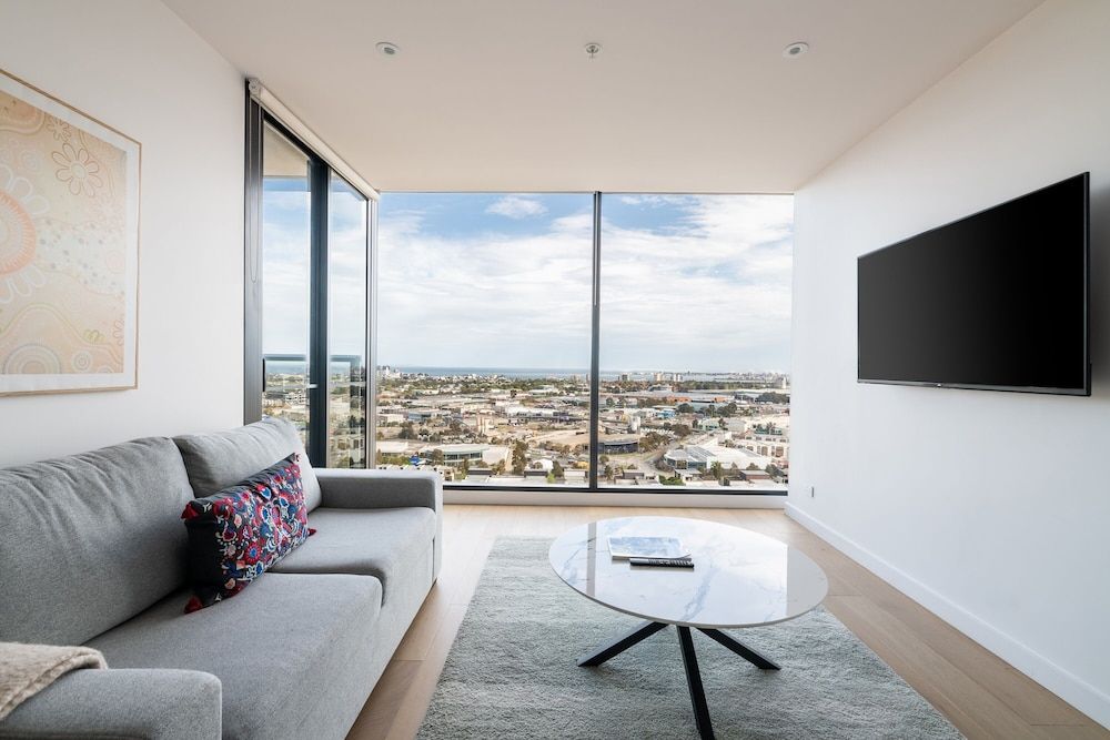 1 Bedroom + Study with River View