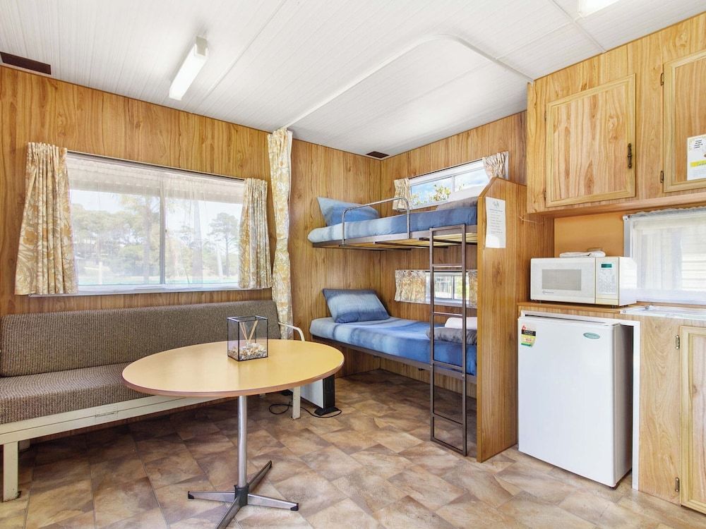 Lakes Entrance Tourist Park Economy Cabin - No Ensuite