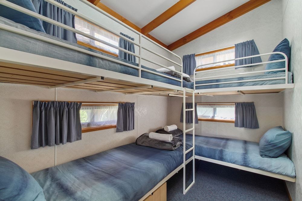 Lakes Entrance Tourist Park Standard 2 Bedroom Cabin