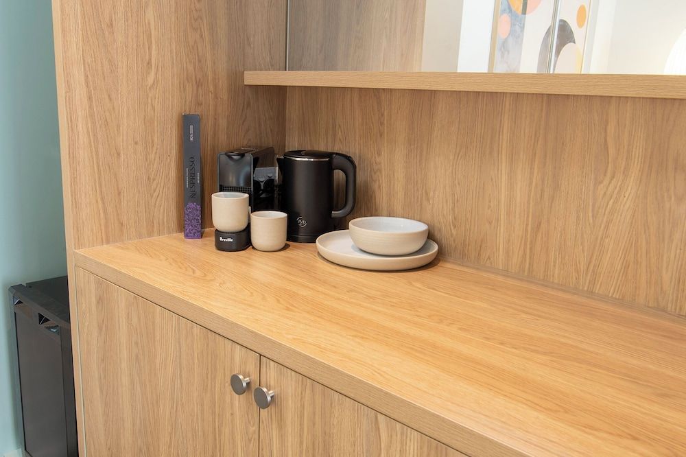 Kar-Rama Hotel Executive Room, Balcony with Free Parking, Wifi, Welcome Drink, Minibar 2