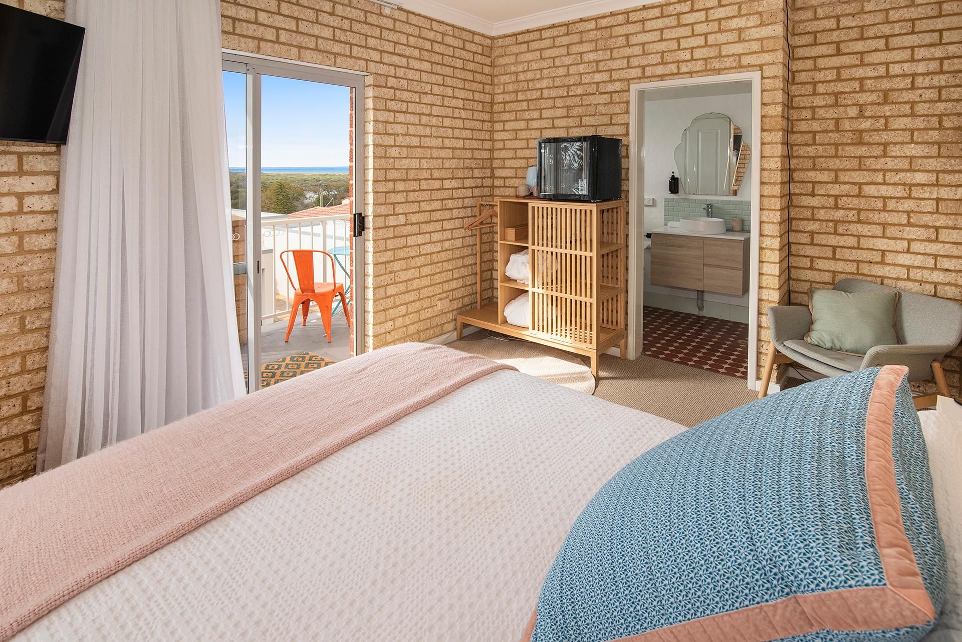 Ensuite Room with Private Bathroom