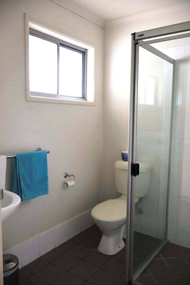 Victory Hotel Motel Gympie Deluxe Double or Twin Room 3