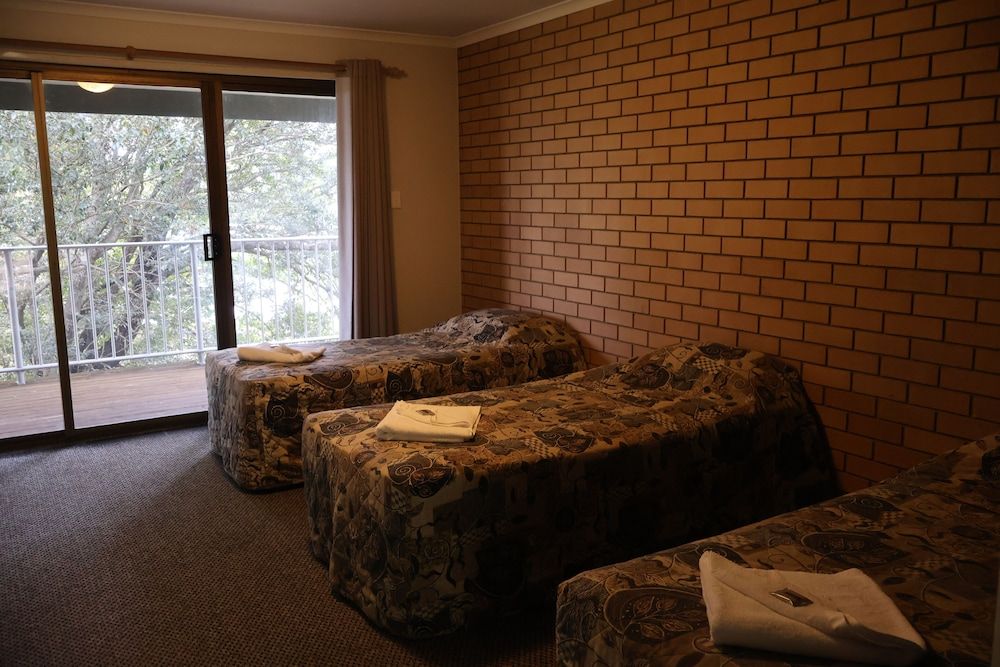 Victory Hotel Motel Gympie Family Triple Room 2