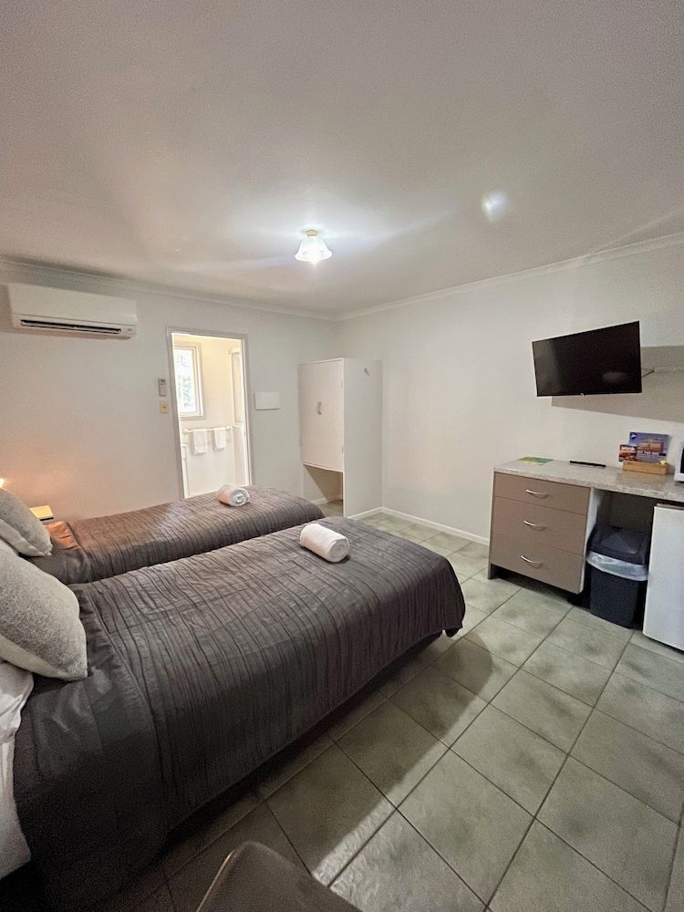 Agnes palms motel Comfort Double or Twin Room, Pool View 2