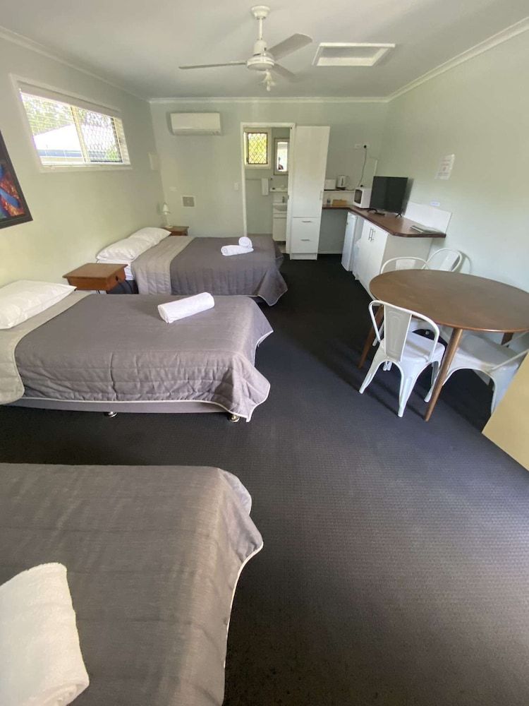 Agnes palms motel Comfort Quadruple Room