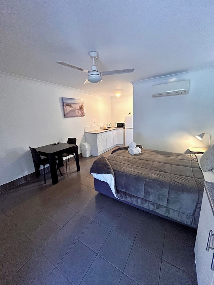 Agnes palms motel Comfort Cabin, Patio 3