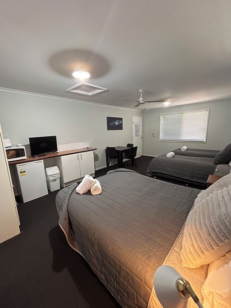 Agnes palms motel Comfort Quadruple Room 3