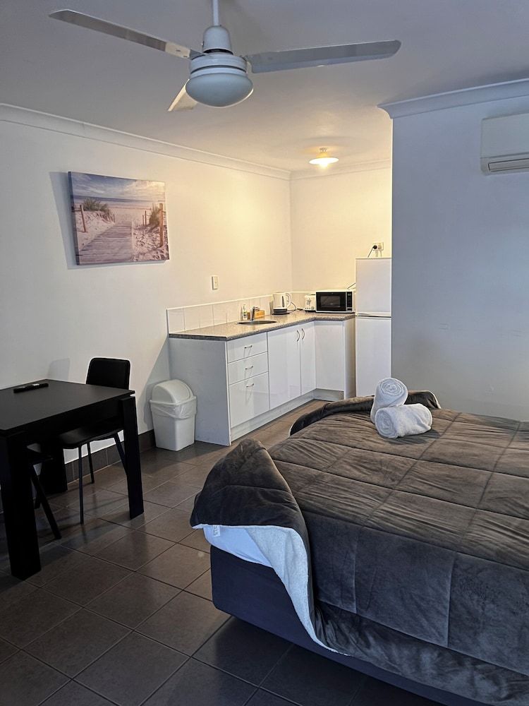 Agnes palms motel Comfort Cabin, Patio 2