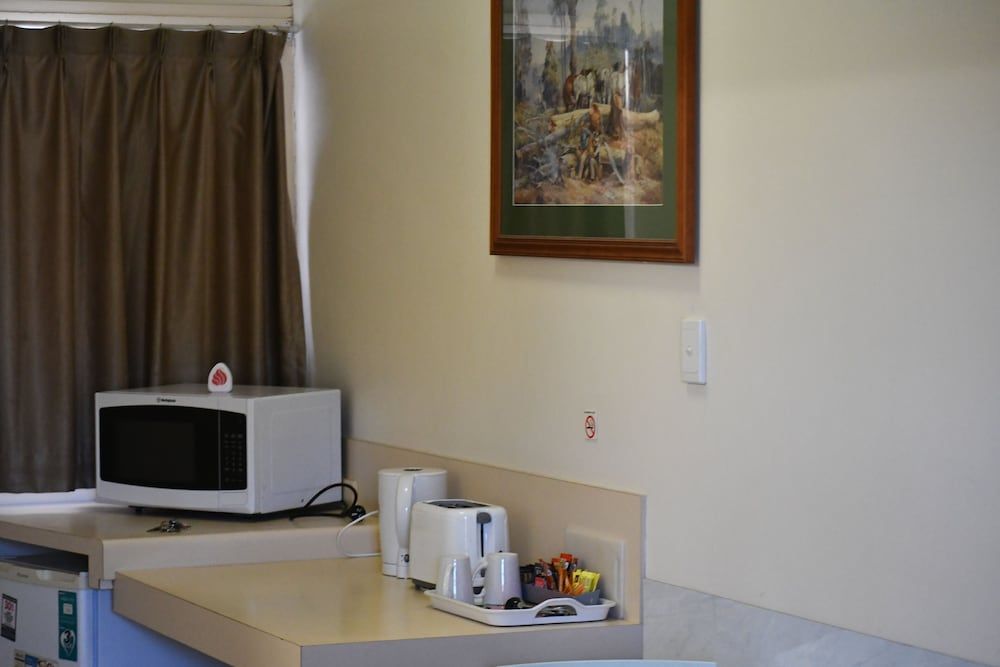 Royal Motel Rockhampton Comfort Triple Room 5