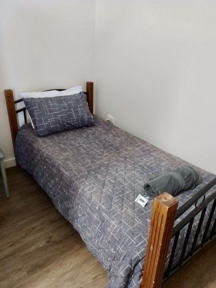 Cootamundra Caravan Park Family Room 3