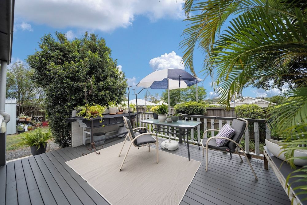 Verandah Motel Cottage with Balcony 3
