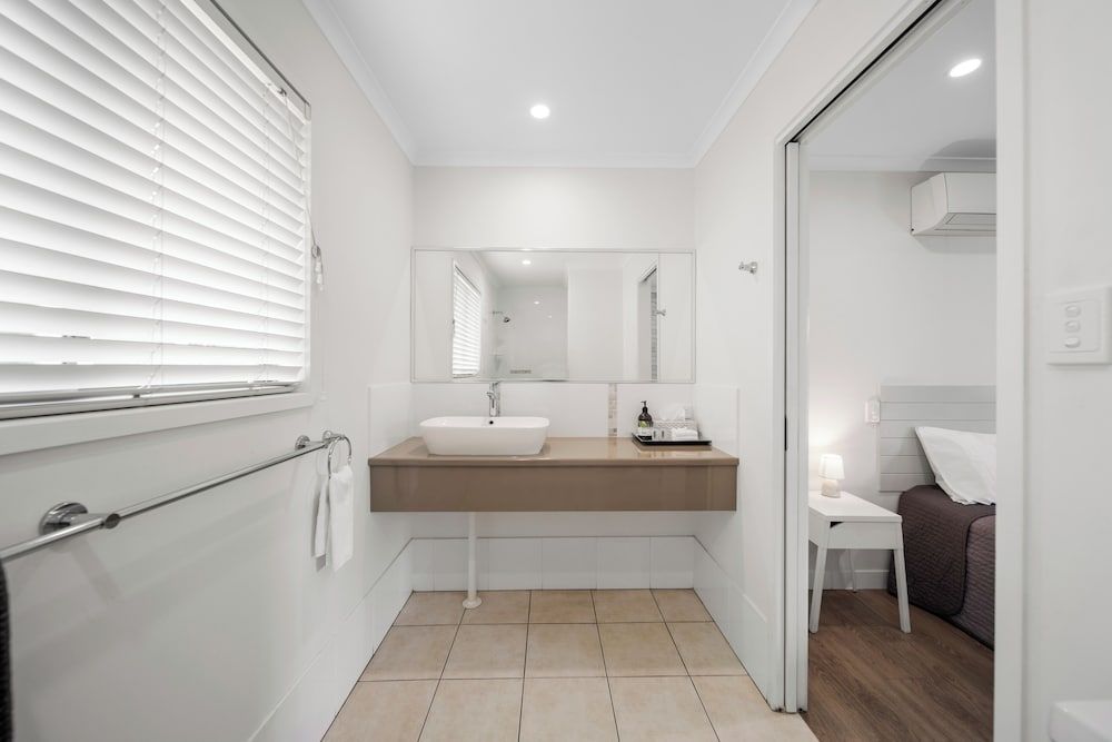 Verandah Motel Deluxe Queen Room 3