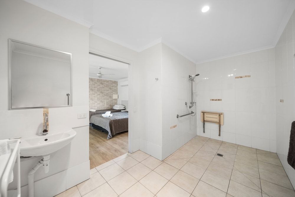 Verandah Motel Accessible Superior Family Room 3