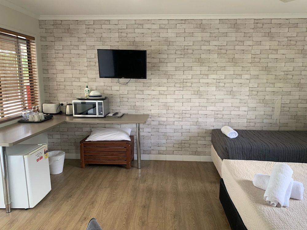 Verandah Motel Accessible Superior Family Room 4