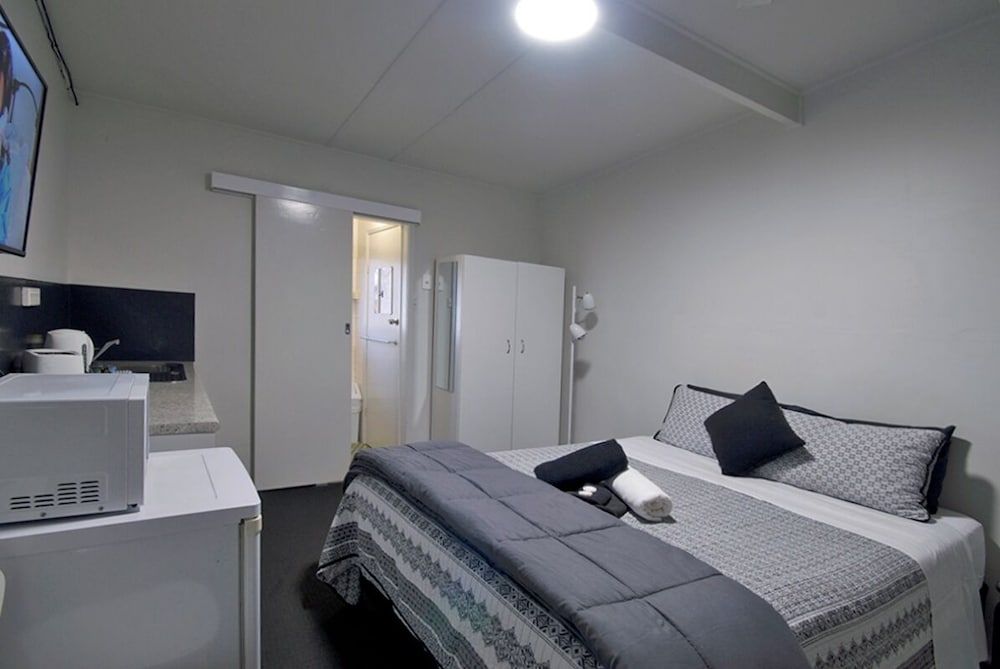 Jabiru Motel Comfort Double Room, 1 Queen Bed, Private Bathroom, Garden View 44