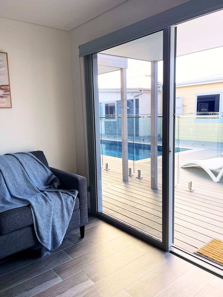 Resort on Cedar Cabin, Pool View 4